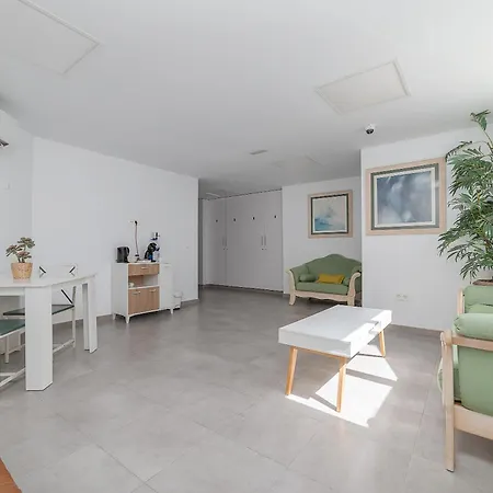 Elena Puerto del Carmen (Lanzarote)