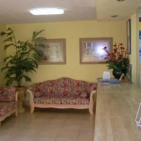 Elena Puerto del Carmen (Lanzarote)